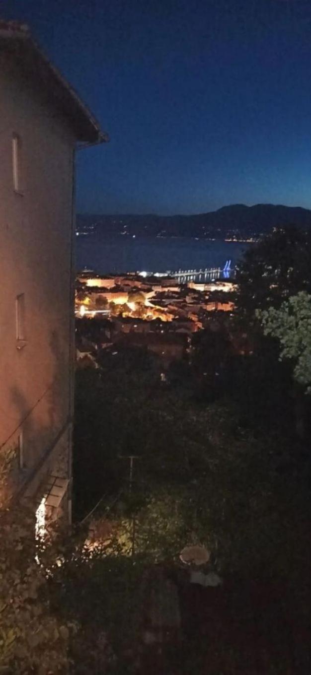 Apartment Martina - Modern With View Fiume Esterno foto